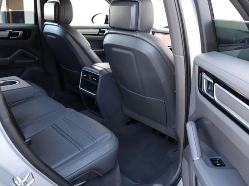 Used 2021 Porsche Cayenne image 29