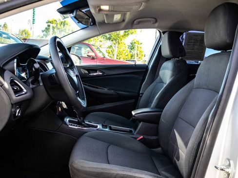 Used 2017 Chevrolet Cruze LT image 12