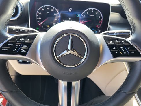 Used 2024 Mercedes-Benz GLC 300 4MATIC image 18