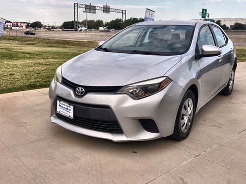 Used 2016 Toyota Corolla L FWD image 2