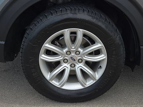 Used 2021 Ford Explorer 4WD w/ Class III Trailer Tow Package image 7