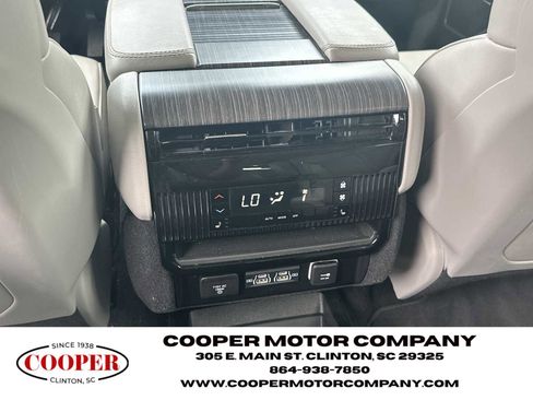 Used 2024 Jeep Wagoneer L Series II w/ Flexible Seating Group RWD image 25