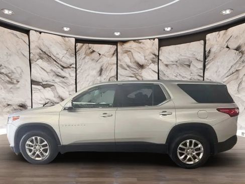Used 2020 Chevrolet Traverse LT FWD image 2