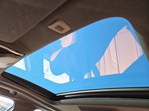 Used 2023 BMW 530e xDrive image 14