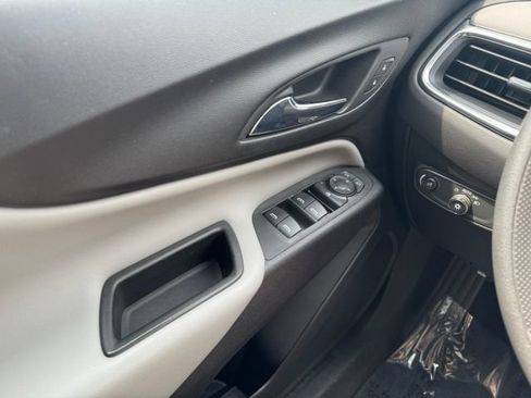 Used 2020 Chevrolet Equinox LS FWD image 33