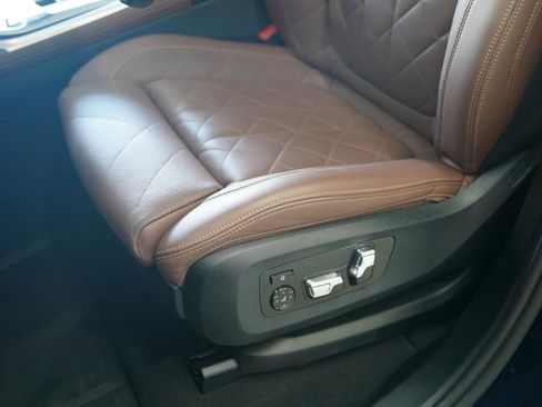 Used 2024 BMW X7 xDrive40i AWD/4WD image 27