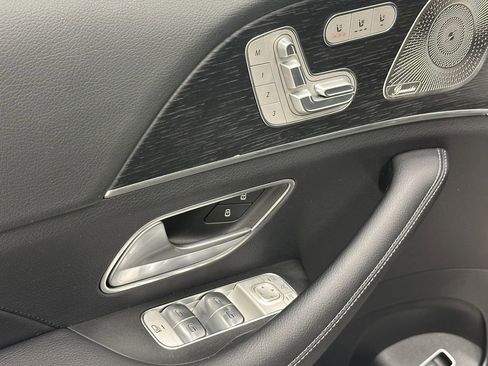 Used 2025 Mercedes-Benz GLS 450 4MATIC image 11