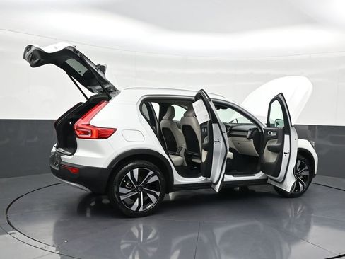 Used 2023 Volvo XC40 B4 Plus w/ Climate Package image 35