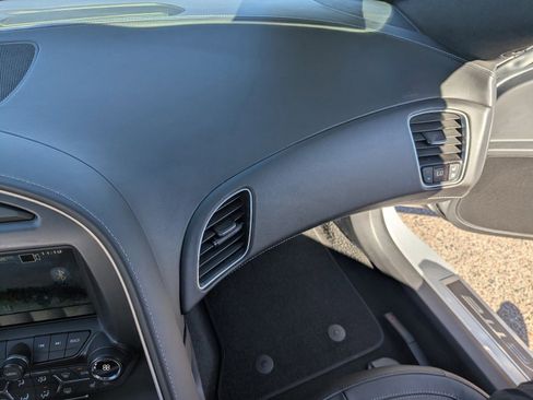 Used 2016 Chevrolet Corvette Z06 w/ 3LZ Preferred Equipment Group image 16