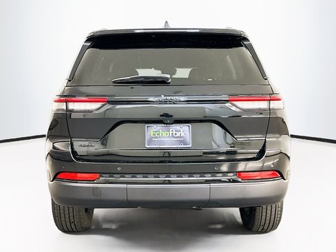 Used 2025 Jeep Grand Cherokee Altitude image 7