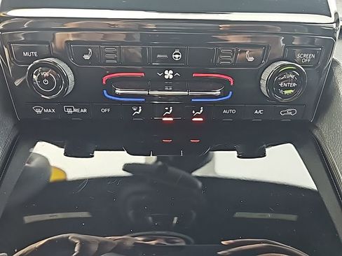 Used 2024 Jeep Grand Cherokee L Laredo AWD/4WD image 19