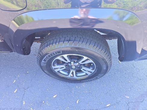 Used 2018 Toyota Tacoma TRD Sport AWD/4WD image 12