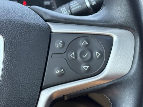 Used 2023 GMC Acadia SLT image 17