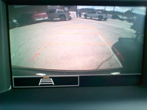 Used 2022 GMC Terrain SLE w/ Driver Convenience Package image 19