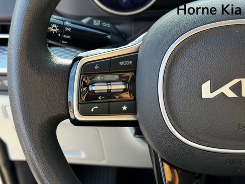 Certified 2024 Kia Carnival LX image 19