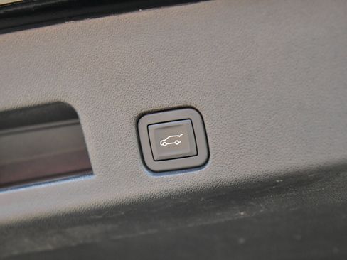 Used 2024 Chevrolet Traverse LT FWD image 51