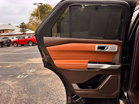 Used 2021 Ford Explorer King Ranch w/ Premium Technology Package AWD/4WD image 33