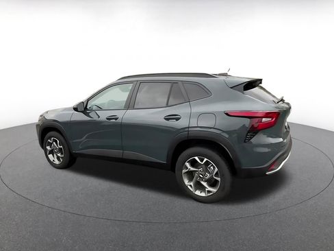 Used 2025 Chevrolet Trax LT image 10