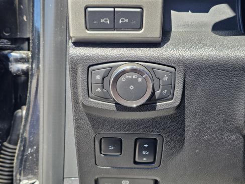 Used 2018 Ford F250 Lariat w/ Lariat Ultimate Package AWD/4WD image 19