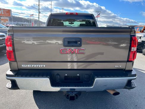 Used 2015 GMC Sierra 2500 SLT w/ Suspension Package, Off-Road image 6