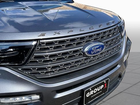 Used 2022 Ford Explorer XLT w/ Equipment Group 202A RWD image 33