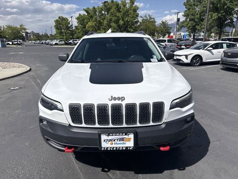 Used 2019 Jeep Cherokee Trailhawk AWD/4WD image 3