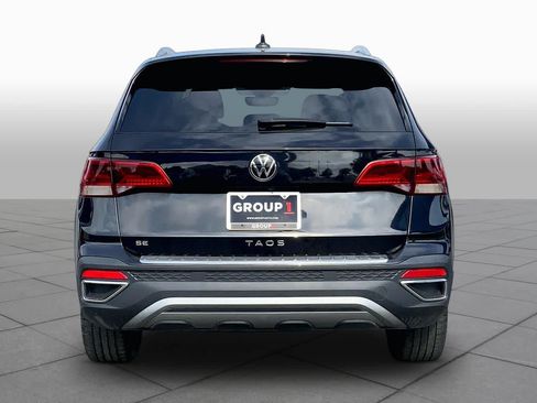 Used 2022 Volkswagen Taos SE w/ Panoramic Sunroof Package FWD image 5