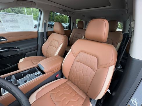 New 2026 Nissan Pathfinder Platinum AWD/4WD image 8