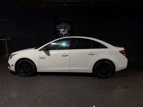 Used 2016 Chevrolet Cruze L FWD image 3