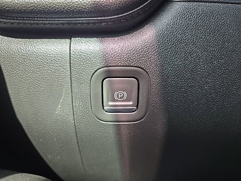 Used 2019 Chevrolet Silverado 1500 LT Trail Boss w/ Convenience Package AWD/4WD image 22