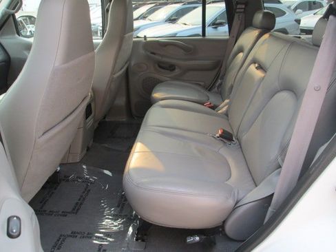Used 2000 Ford Expedition XLT AWD/4WD image 12