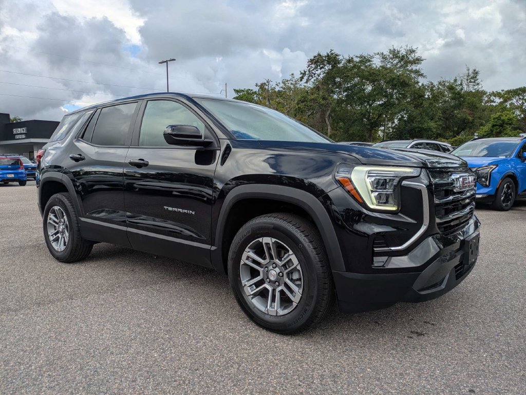 Used 2025 GMC Terrain Elevation AWD/4WD image 2
