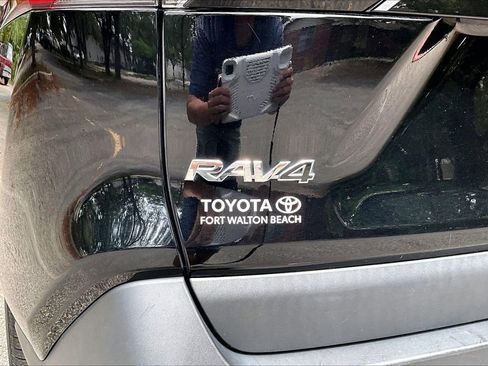 Used 2021 Toyota RAV4 XLE Premium AWD/4WD image 27