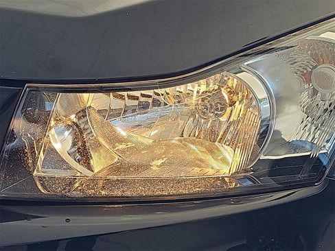 Used 2015 Chevrolet Cruze LT image 29