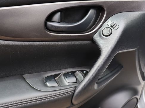 Used 2021 Nissan Rogue Sport S FWD image 37