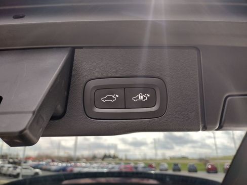 Used 2023 Volvo XC60 B5 Core AWD/4WD image 18