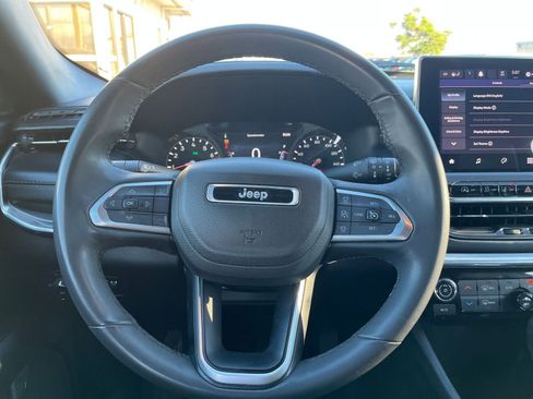 Used 2023 Jeep Compass Limited image 30
