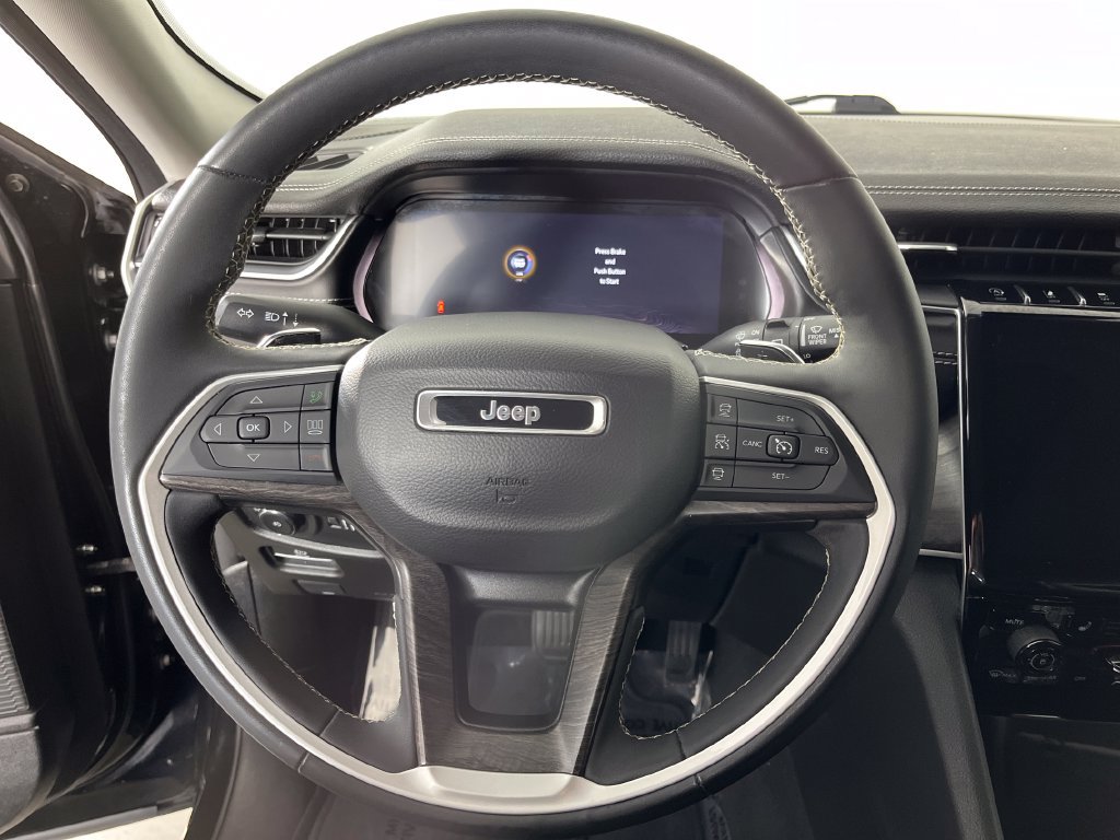 Used 2023 Jeep Grand Cherokee L Limited w/ Black Appearance Package AWD/4WD image 17