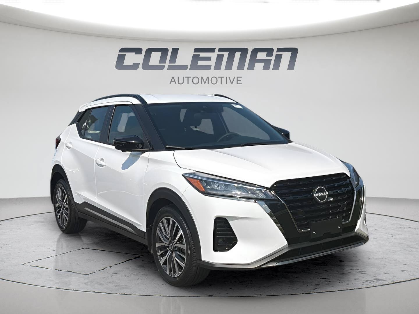 Used 2024 Nissan Kicks SR FWD image 2