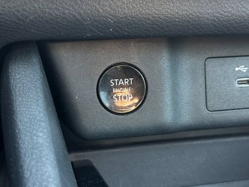 Used 2024 Nissan Rogue S FWD image 21