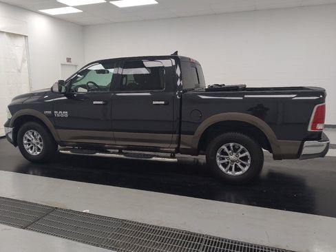 Used 2018 RAM 1500 Laramie w/ Convenience Group AWD/4WD image 3