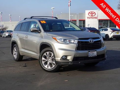 Used 2015 Toyota Highlander XLE image 2