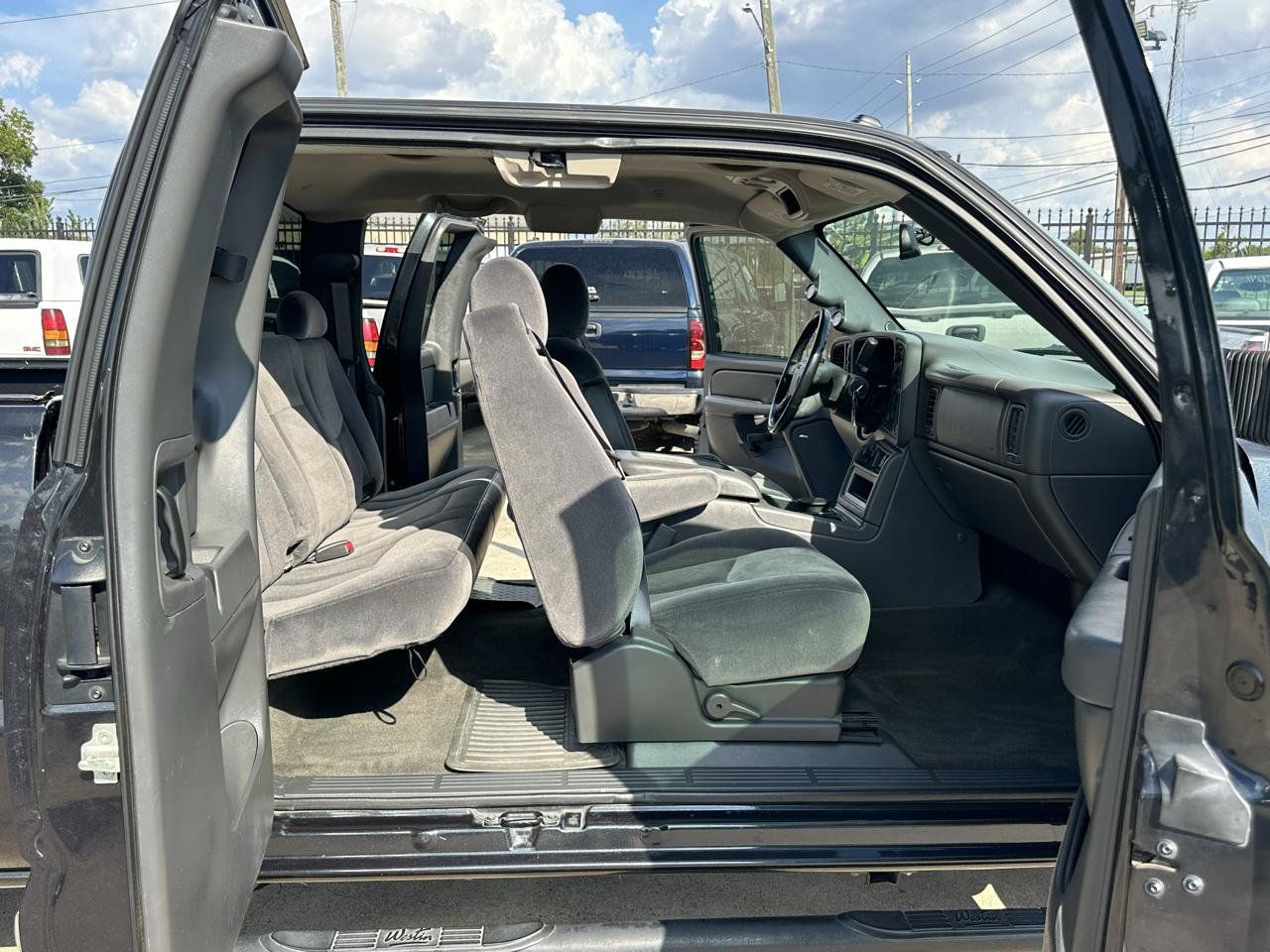 Used 2005 GMC Sierra 2500 SLE w/ Heavy-Duty Power Package AWD/4WD image 58