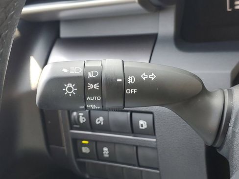 Used 2025 Toyota 4Runner SR5 AWD/4WD image 18