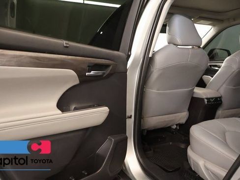 Used 2021 Toyota Highlander Platinum AWD/4WD image 31