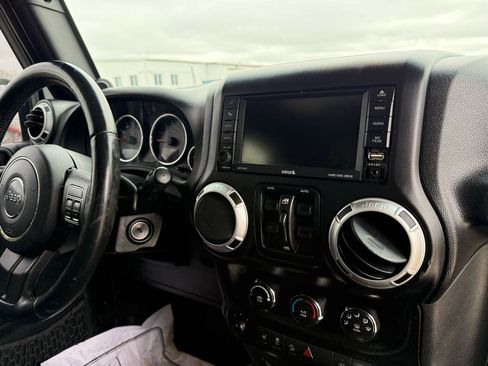 Used 2013 Jeep Wrangler Unlimited Sahara w/ Dual Top Group AWD/4WD image 34