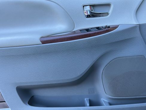 Used 2014 Toyota Sienna XLE image 45