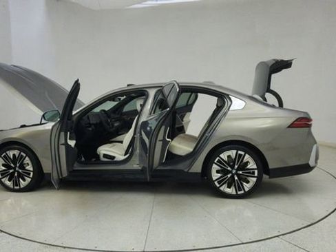 Used 2025 BMW 530i RWD image 77