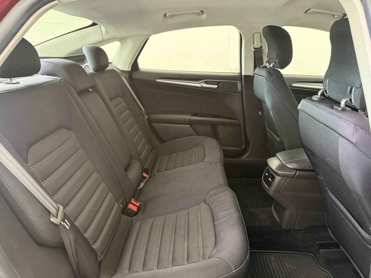 Used 2014 Ford Fusion SE FWD image 13