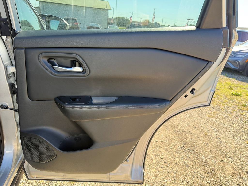 Used 2025 Nissan Rogue SV AWD/4WD image 37